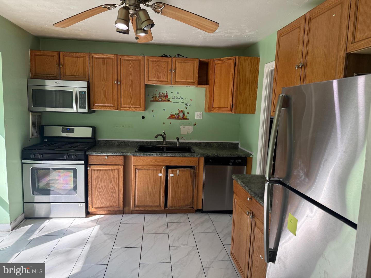 3901 Canterbury Way Property Photo 8