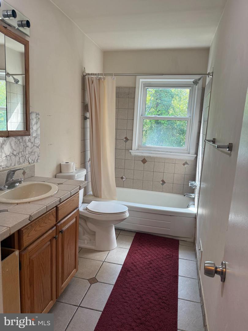 3901 Canterbury Way Property Photo 11