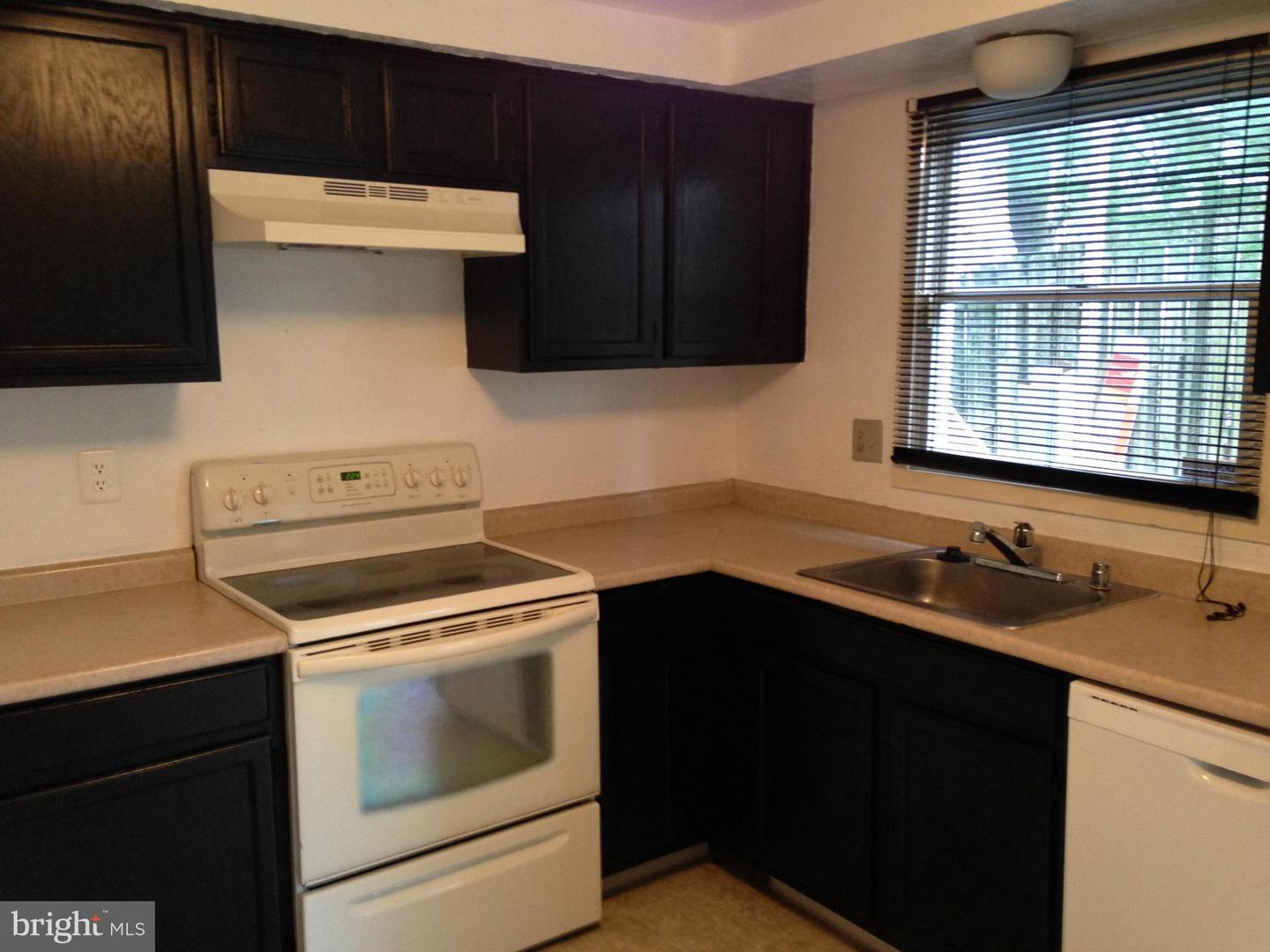 8840 East Grv Property Photo 6