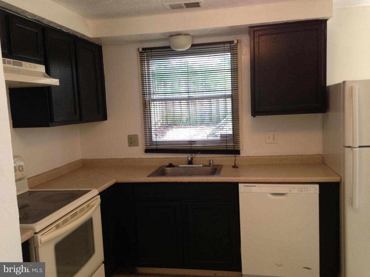 8840 East Grv Property Photo 8