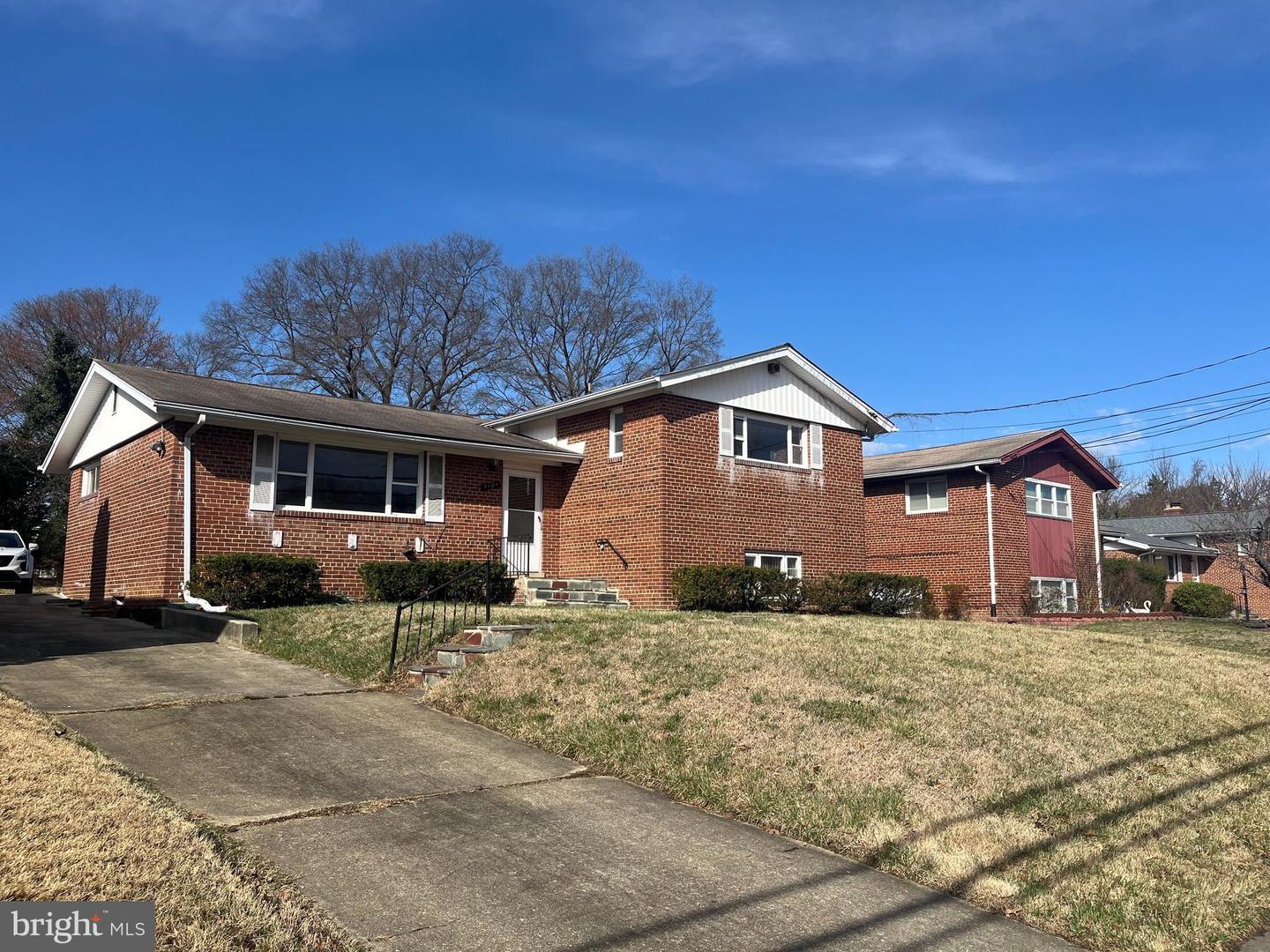 7104 Adelphi Rd Property Photo 1