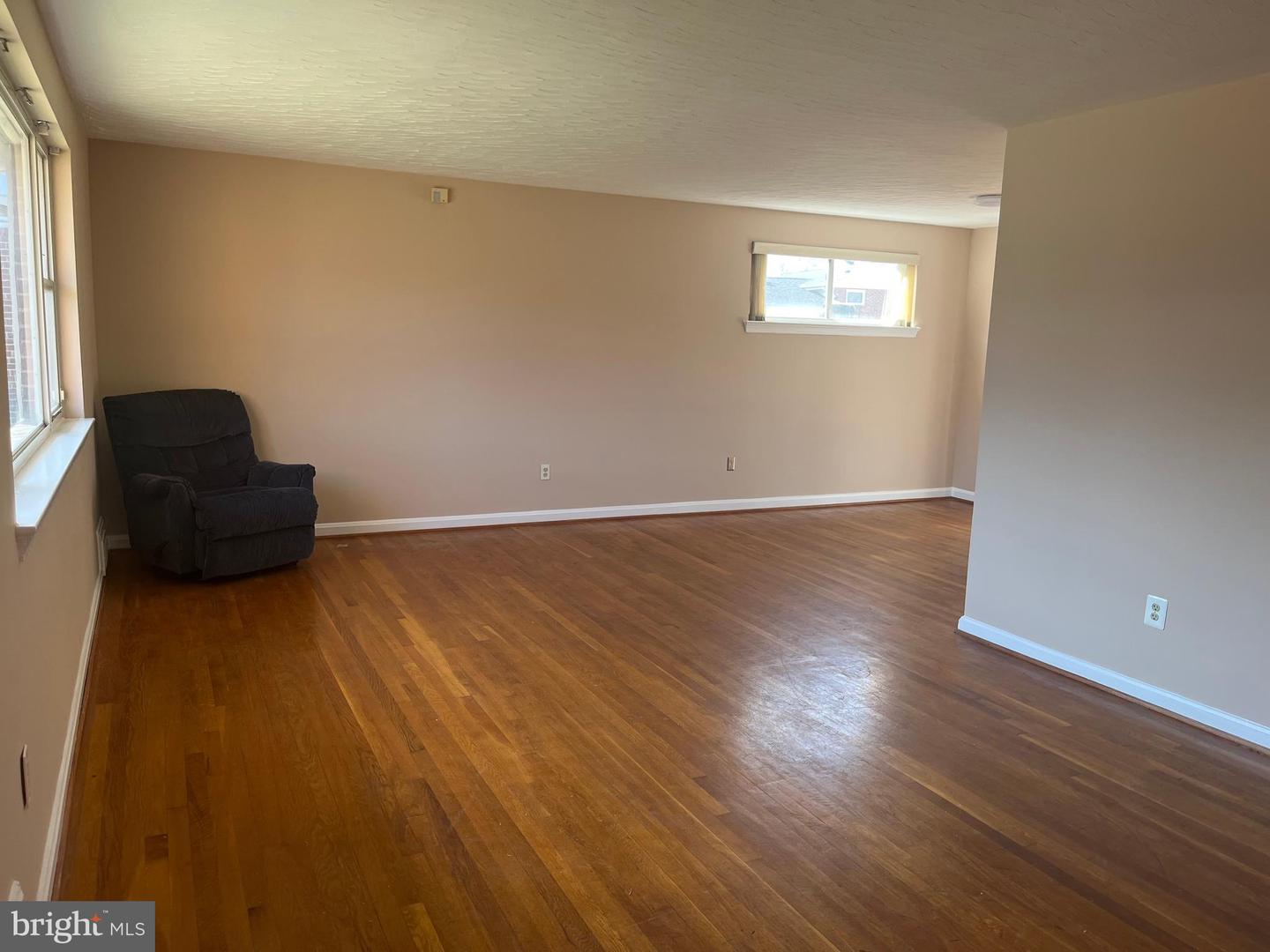 7104 Adelphi Rd Property Photo 7