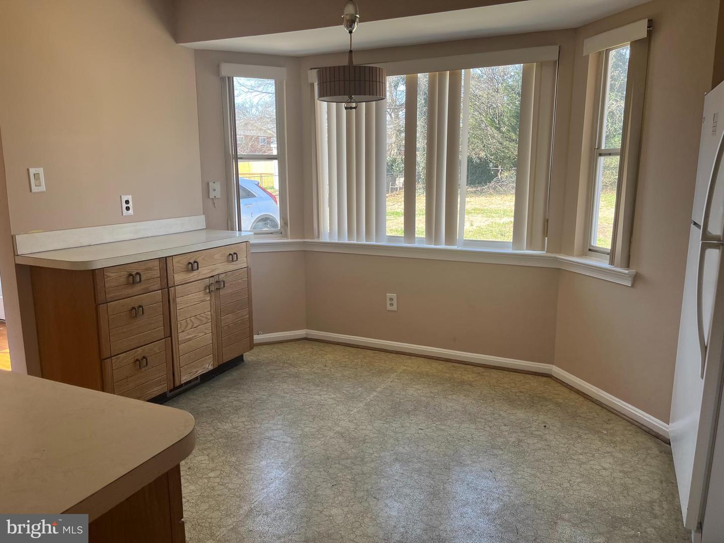 7104 Adelphi Rd Property Photo 10