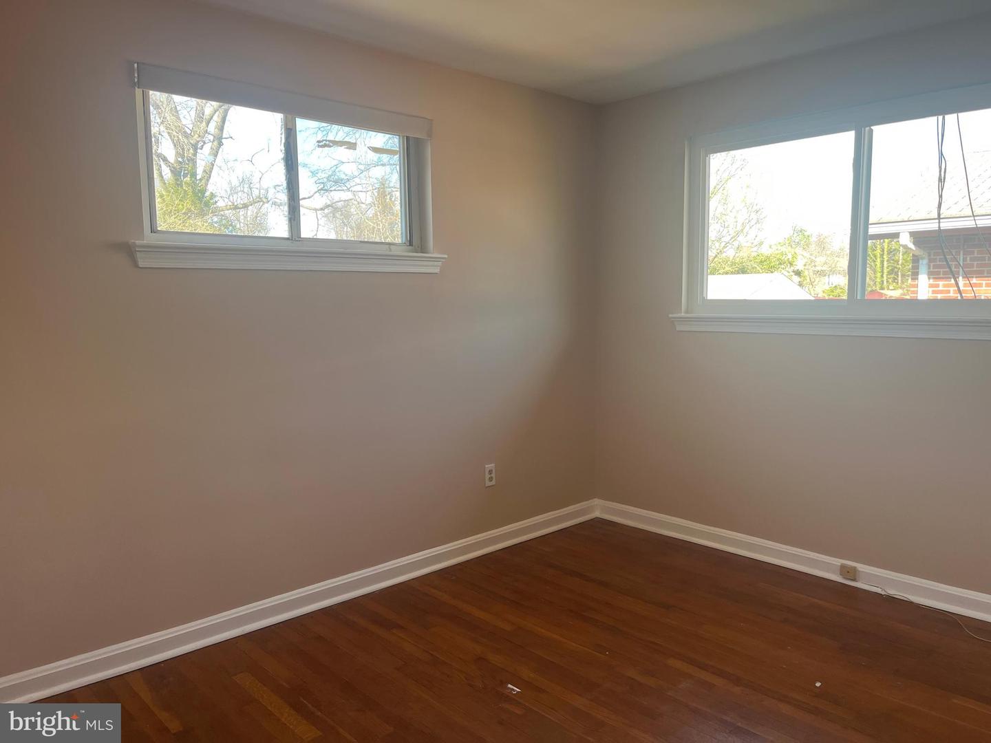 7104 Adelphi Rd Property Photo 15