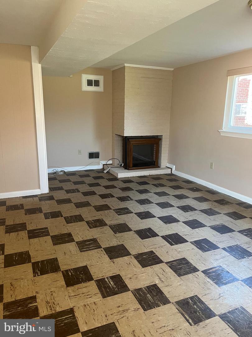 7104 Adelphi Rd Property Photo 19