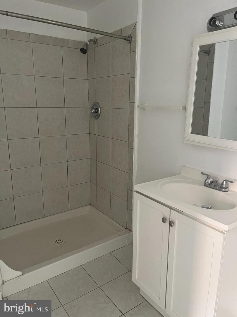 7104 Adelphi Rd Property Photo 22