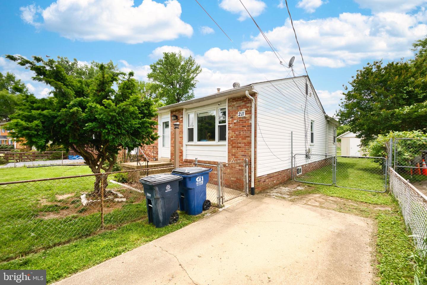 211 N Huron Dr Property Photo 4