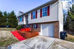 1809 Maple Ln Property Photo
