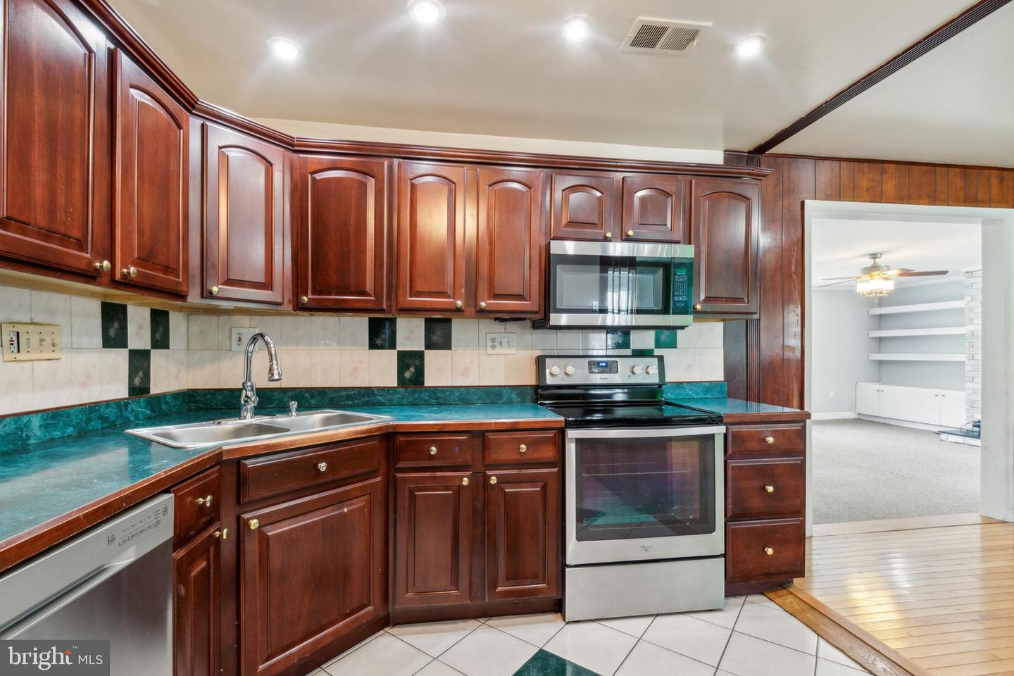 610 Millwoof Dr Property Photo 14