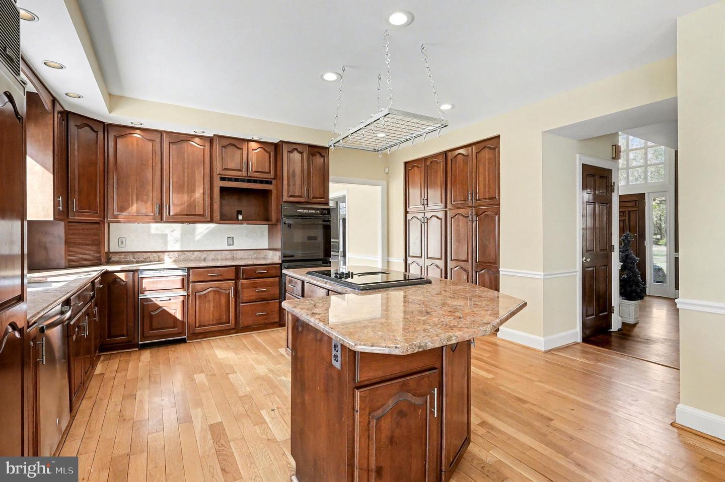 1215 Heritage Hills Dr Property Photo 6