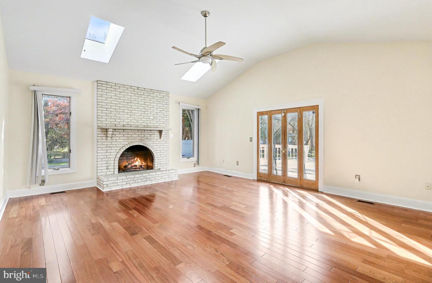 1215 Heritage Hills Dr Property Photo 9