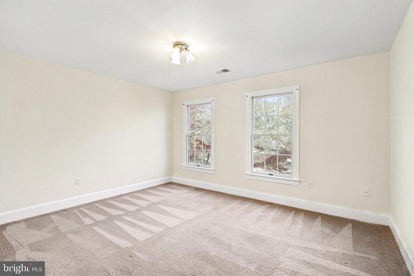 1215 Heritage Hills Dr Property Photo 22