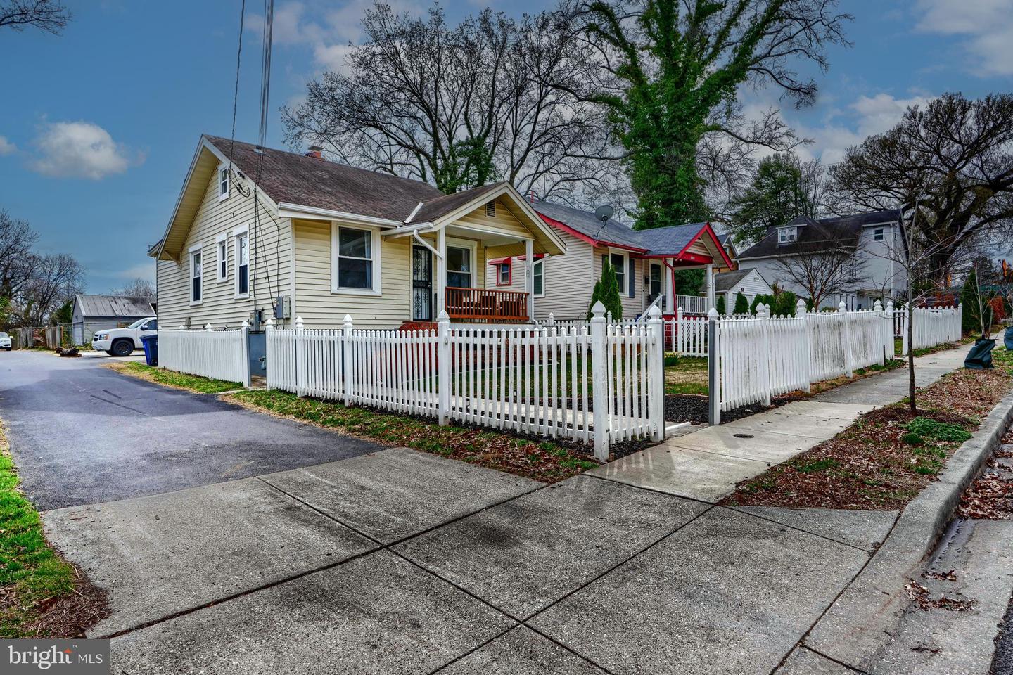 3805 Parkwood St Property Photo 3