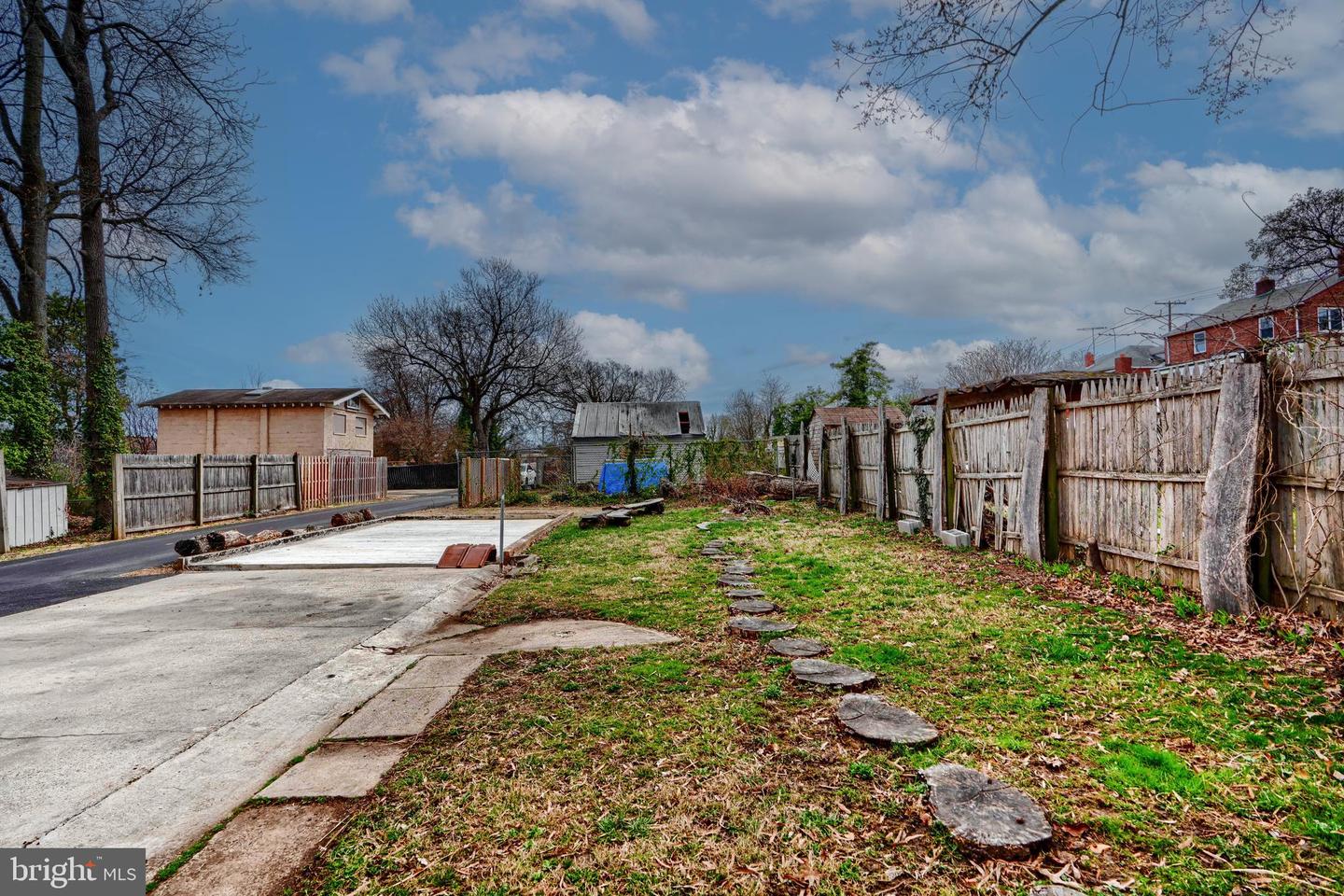 3805 Parkwood St Property Photo 4