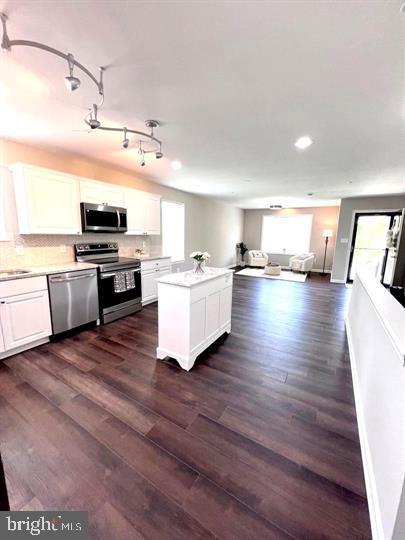 2105 Ruatan St Property Photo 12