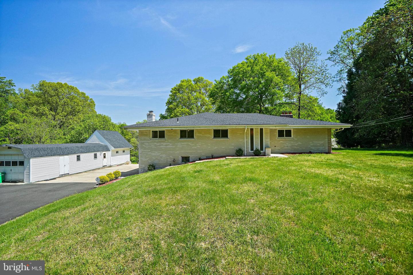2610 Old Largo Rd Property Photo 1