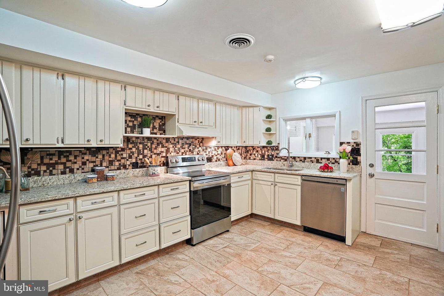 2610 Old Largo Rd Property Photo 13
