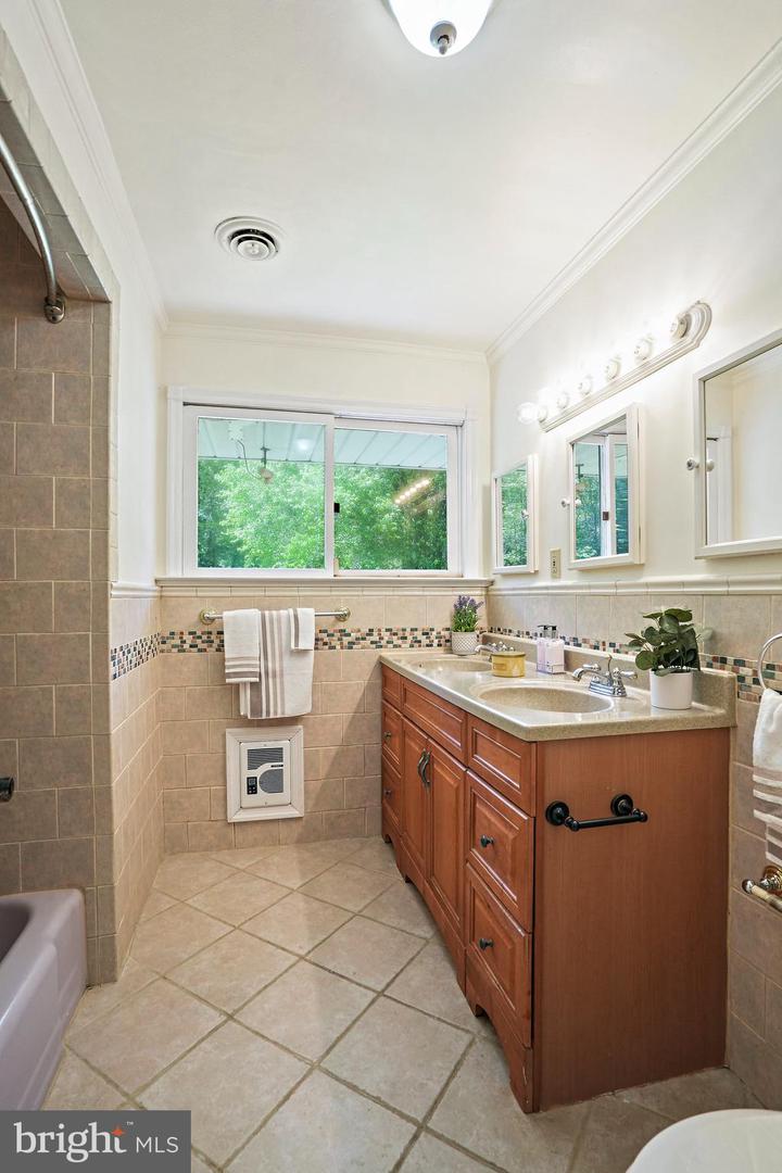 2610 Old Largo Rd Property Photo 27