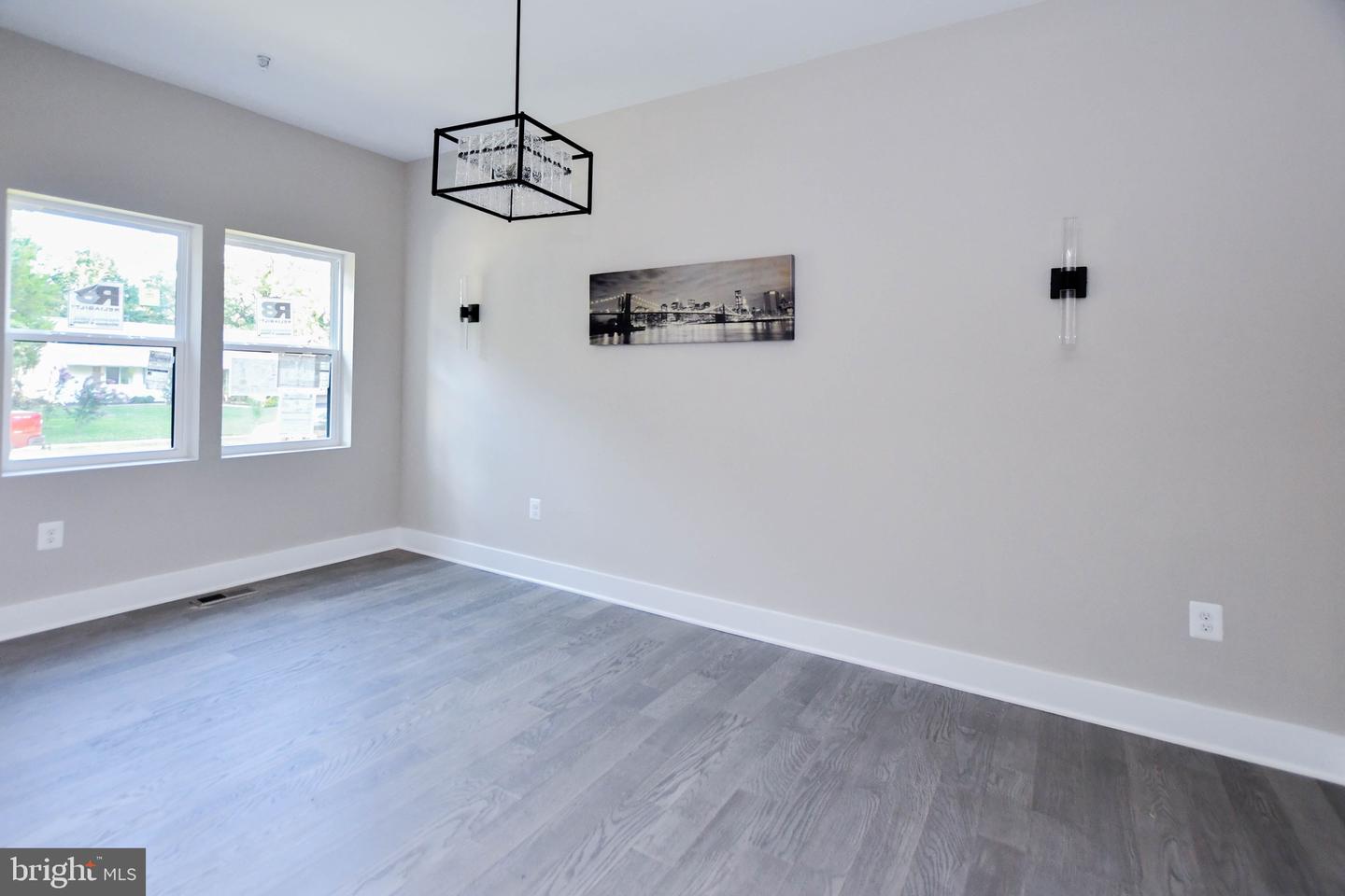 16305 Ayrwood Ln Property Photo 2