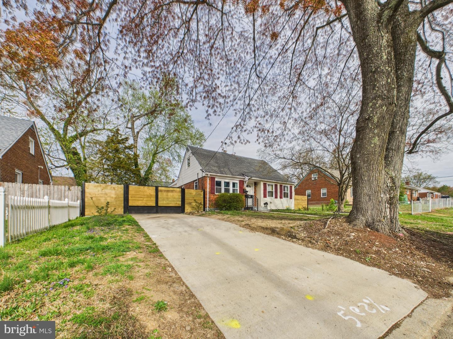 913 Brooke Rd Property Photo 1