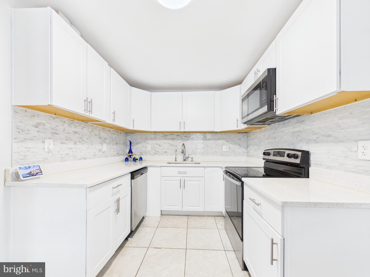913 Brooke Rd Property Photo 17