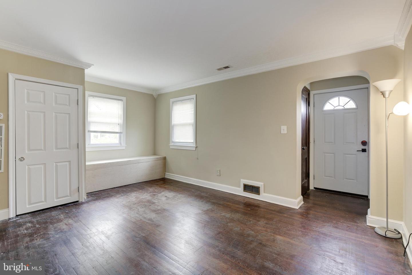 6417 Knollbrook Dr Property Photo 2