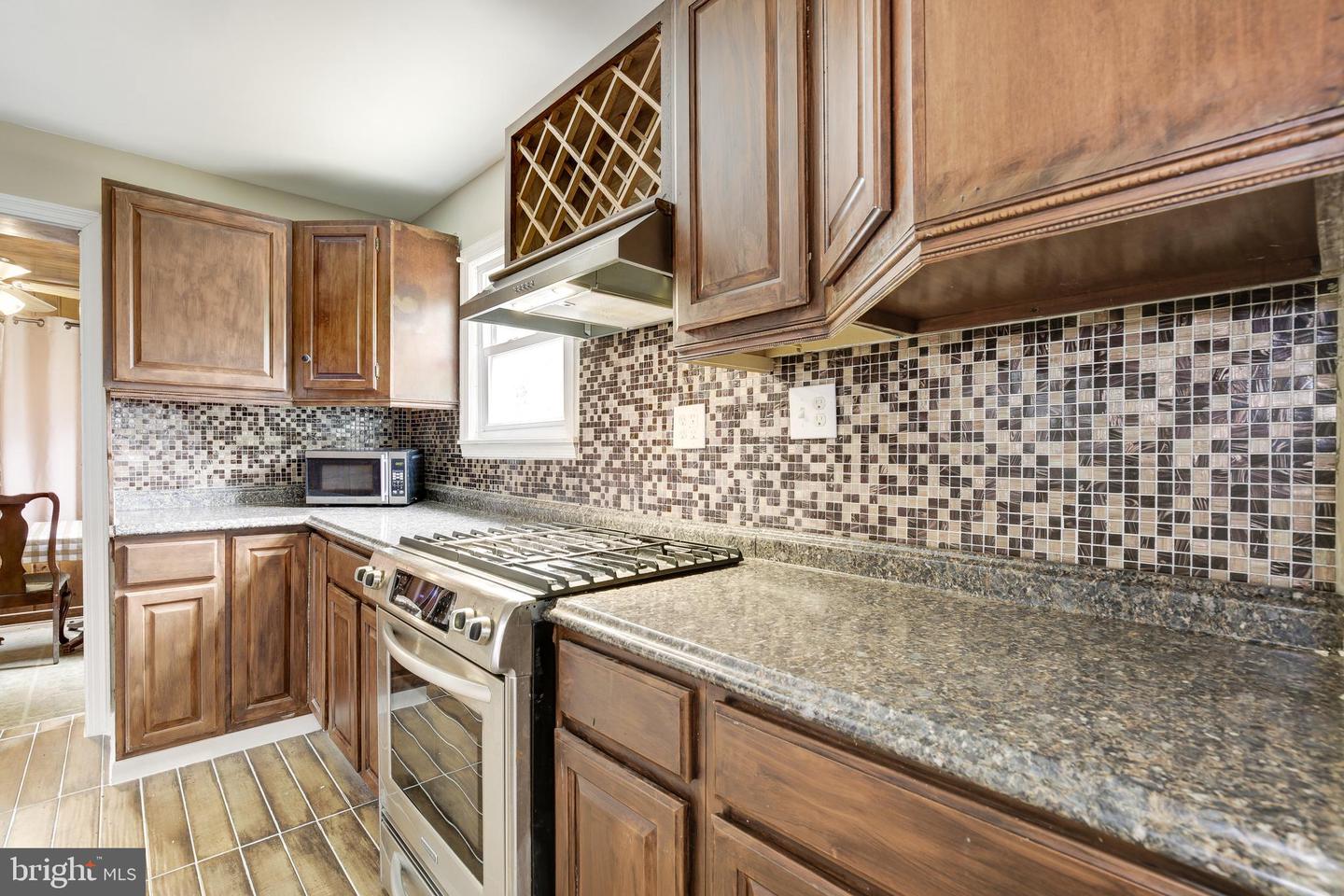 6417 Knollbrook Dr Property Photo 3