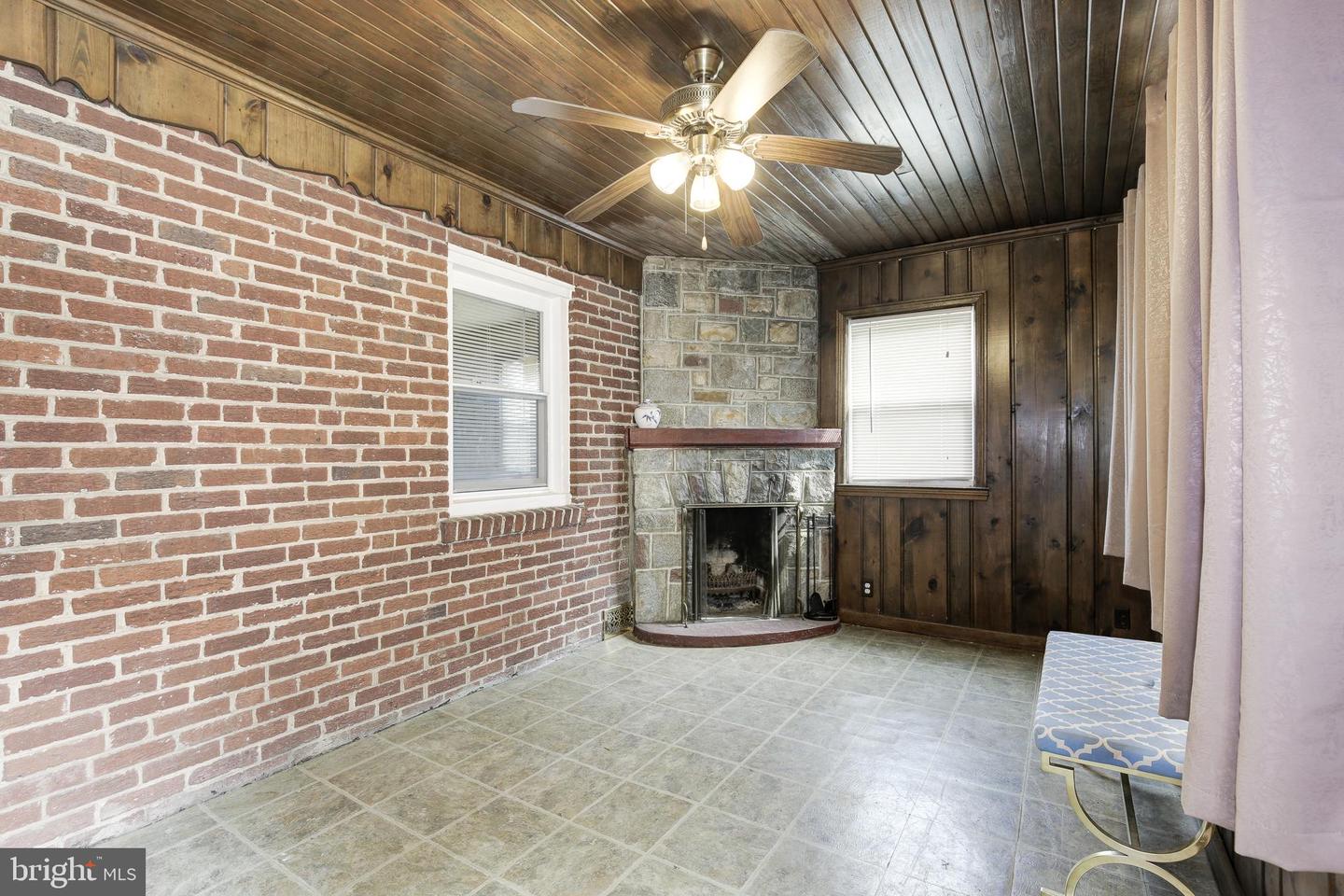 6417 Knollbrook Dr Property Photo 8