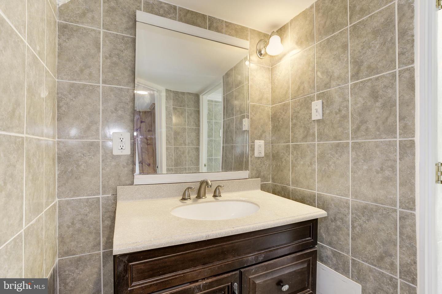 6417 Knollbrook Dr Property Photo 20
