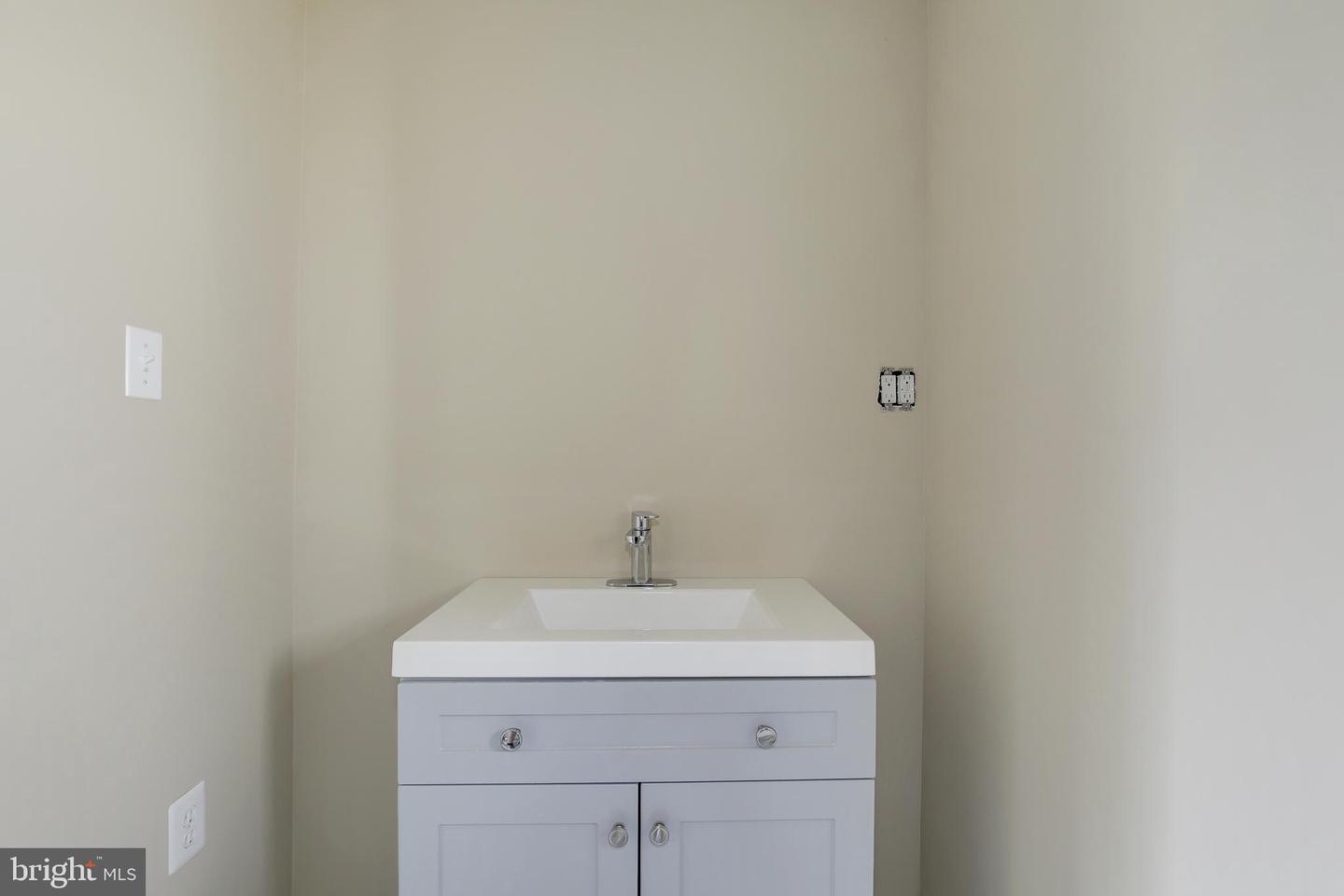 6417 Knollbrook Dr Property Photo 37