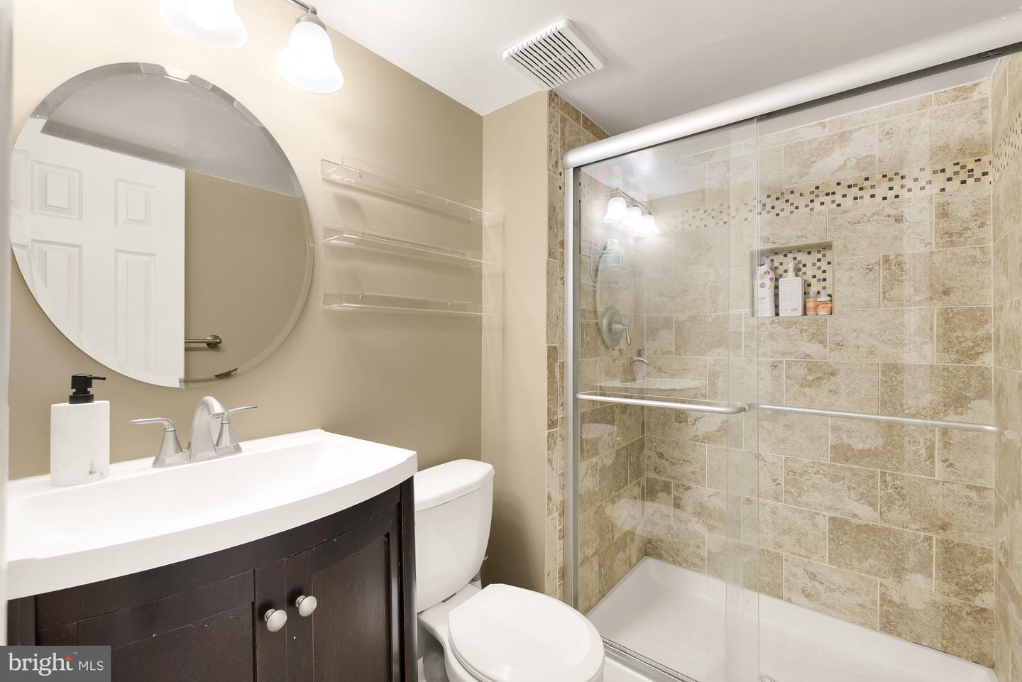 4806 Fox St Property Photo 26