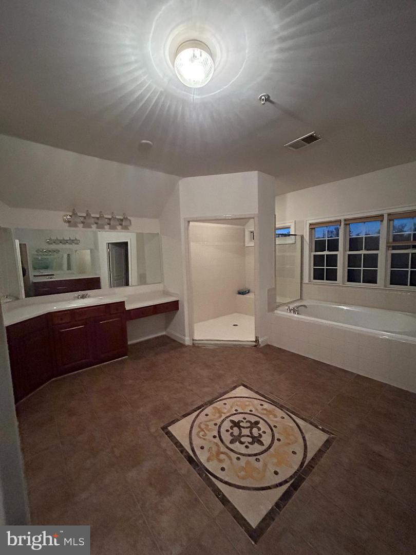 14408 Woodmore Oaks Ct. Property Photo 20