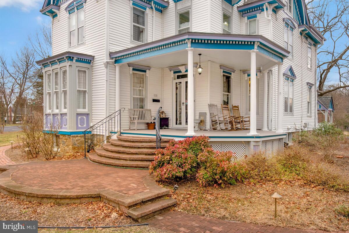 1110 Montgomery St Property Photo 2