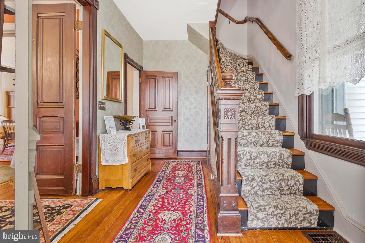 1110 Montgomery St Property Photo 5