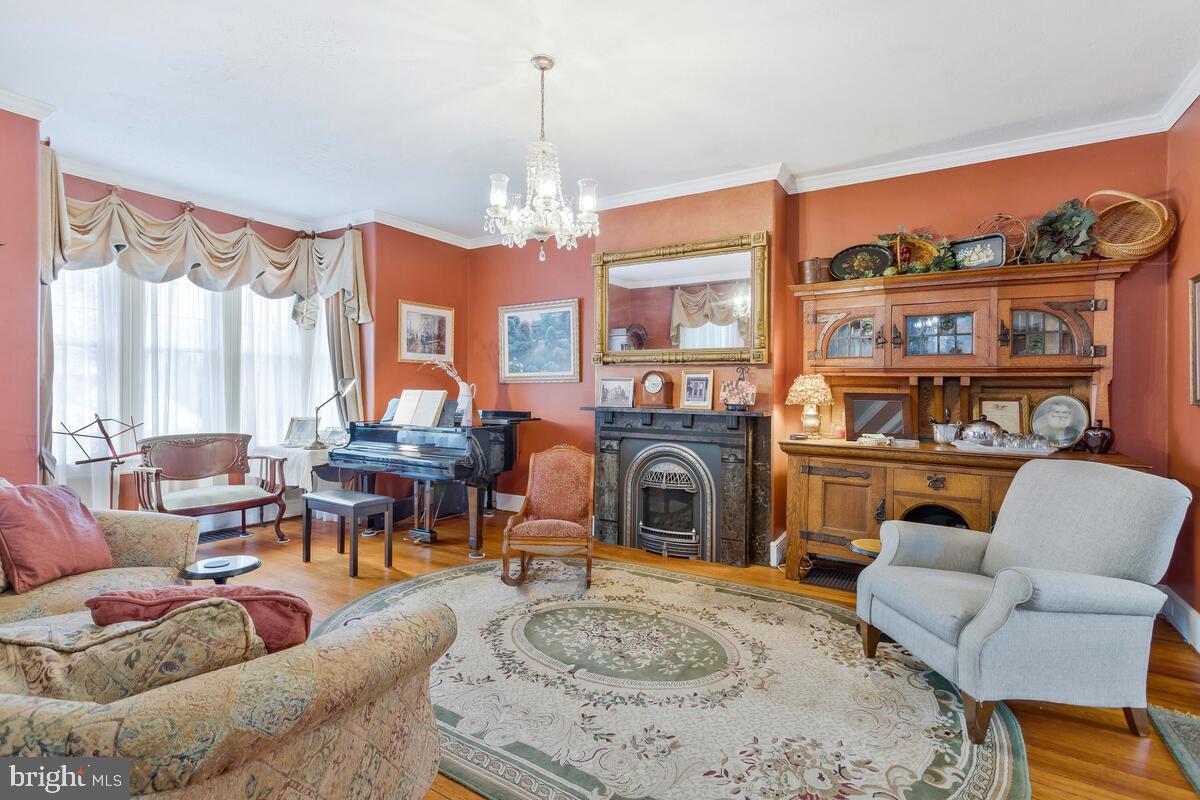 1110 Montgomery St Property Photo 6