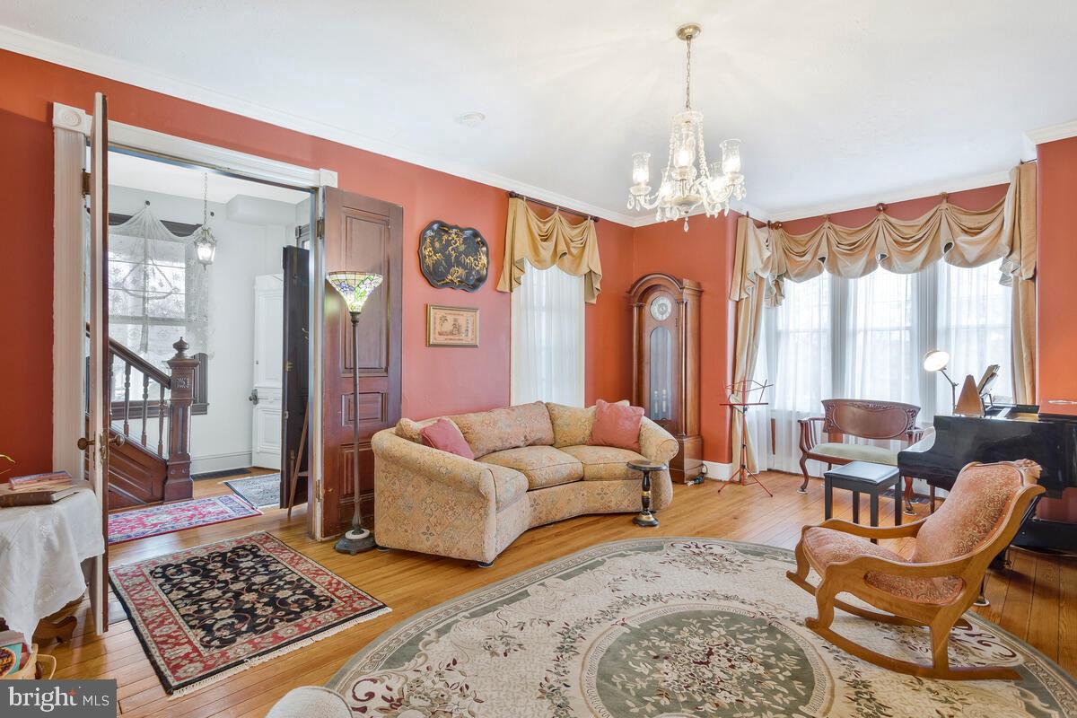 1110 Montgomery St Property Photo 7