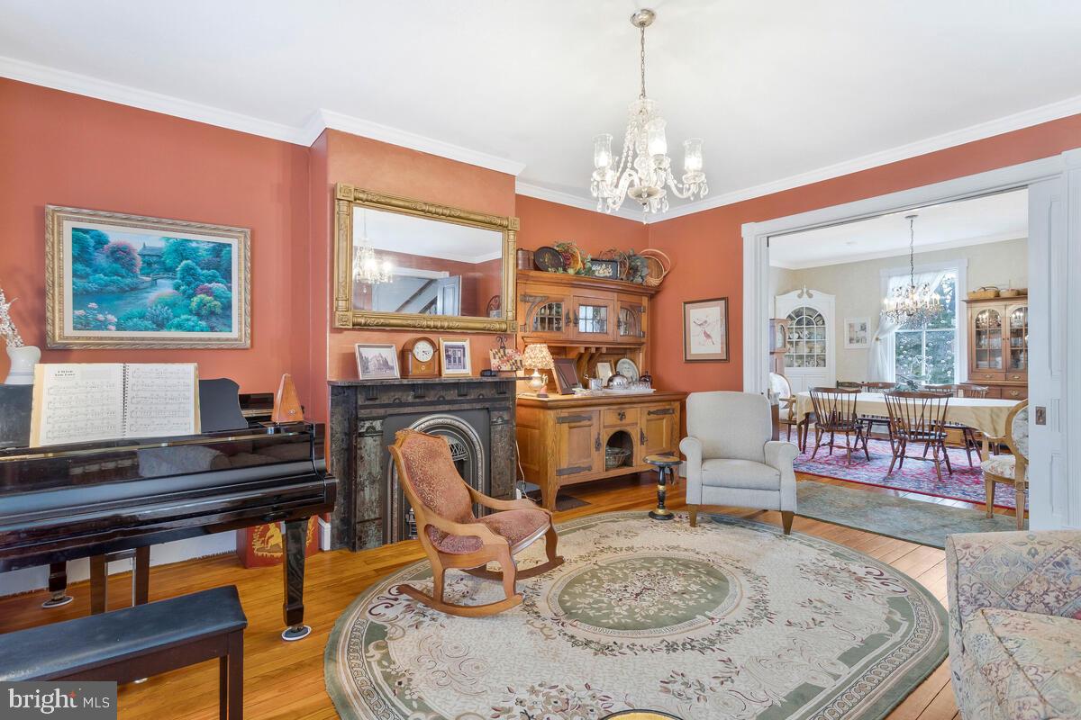 1110 Montgomery St Property Photo 8