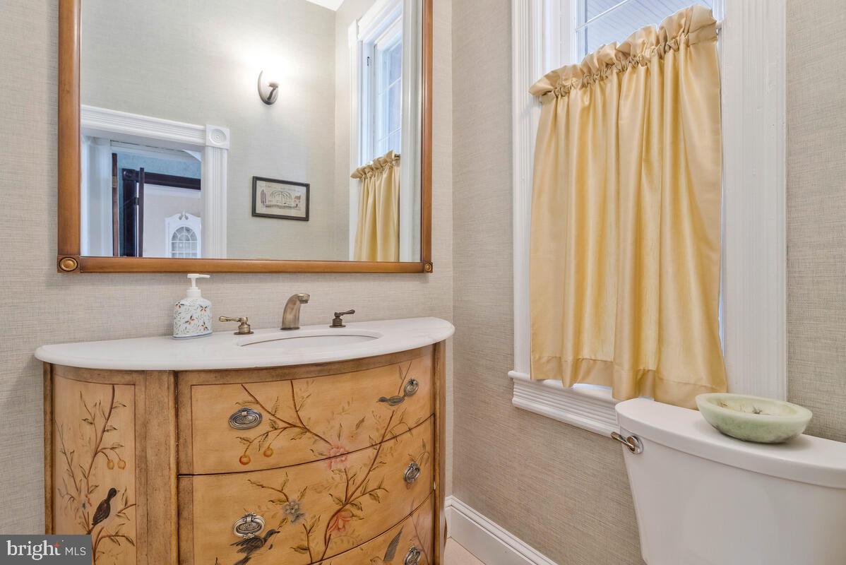 1110 Montgomery St Property Photo 24