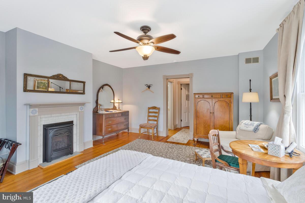 1110 Montgomery St Property Photo 34