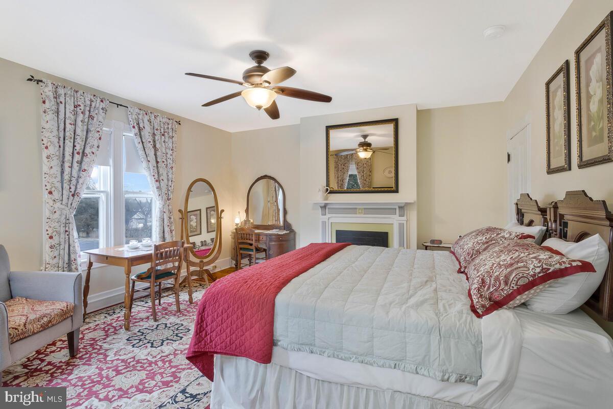 1110 Montgomery St Property Photo 36