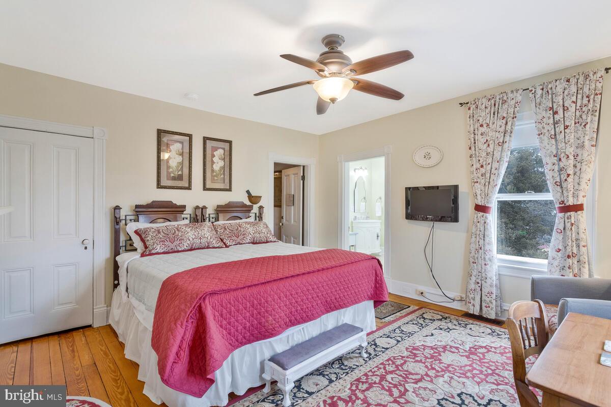1110 Montgomery St Property Photo 37