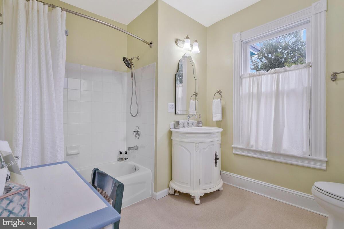 1110 Montgomery St Property Photo 38