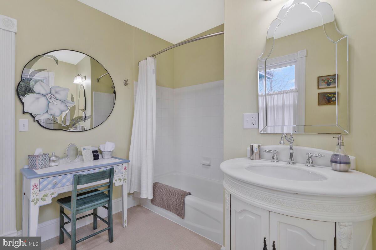 1110 Montgomery St Property Photo 39