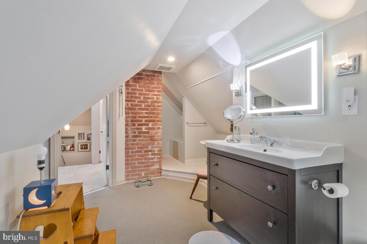 1110 Montgomery St Property Photo 48