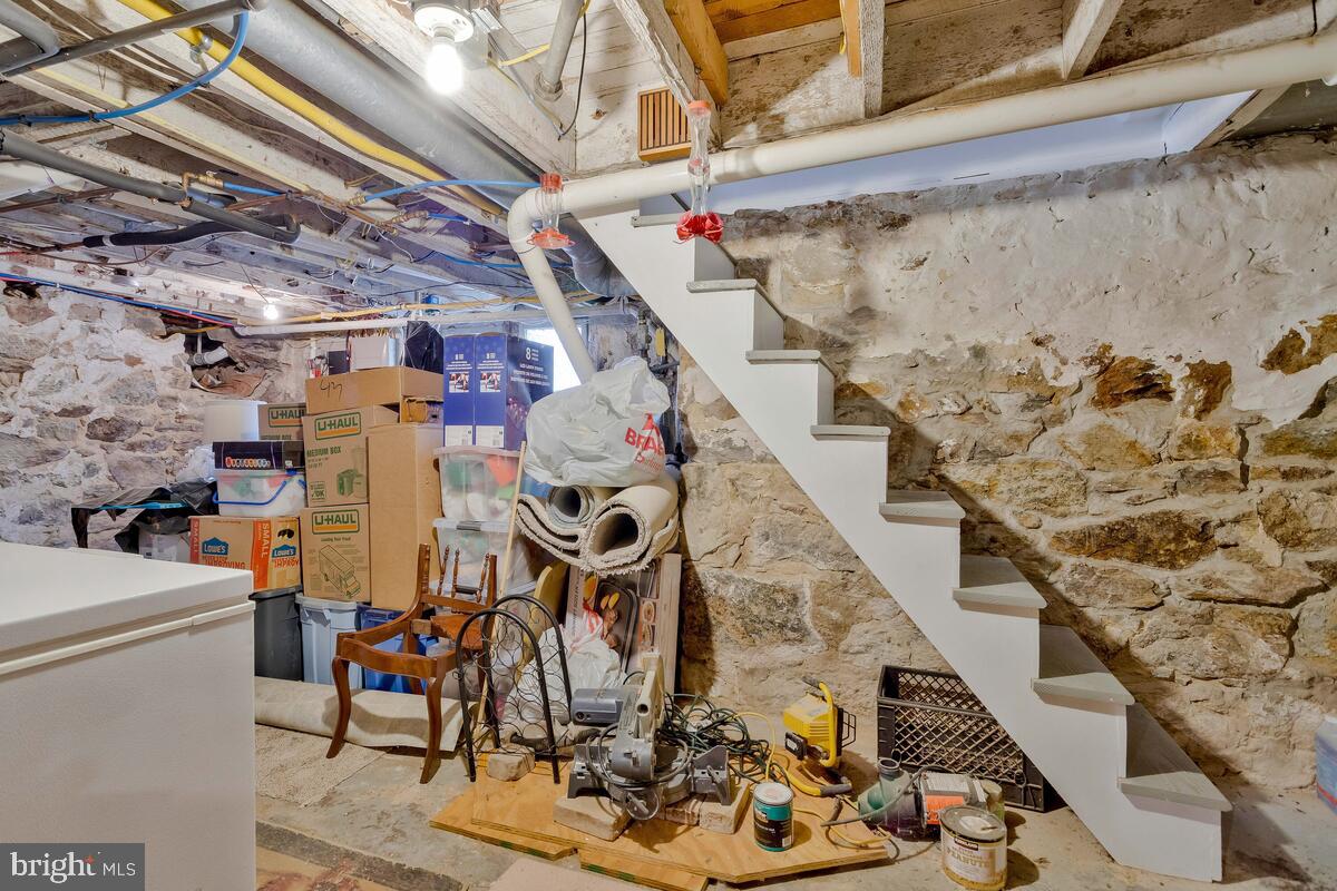 1110 Montgomery St Property Photo 55