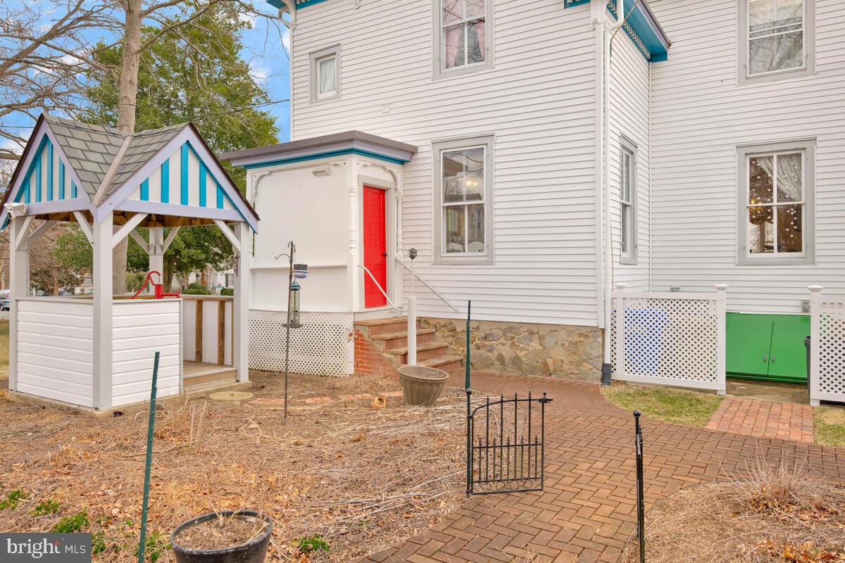 1110 Montgomery St Property Photo 60