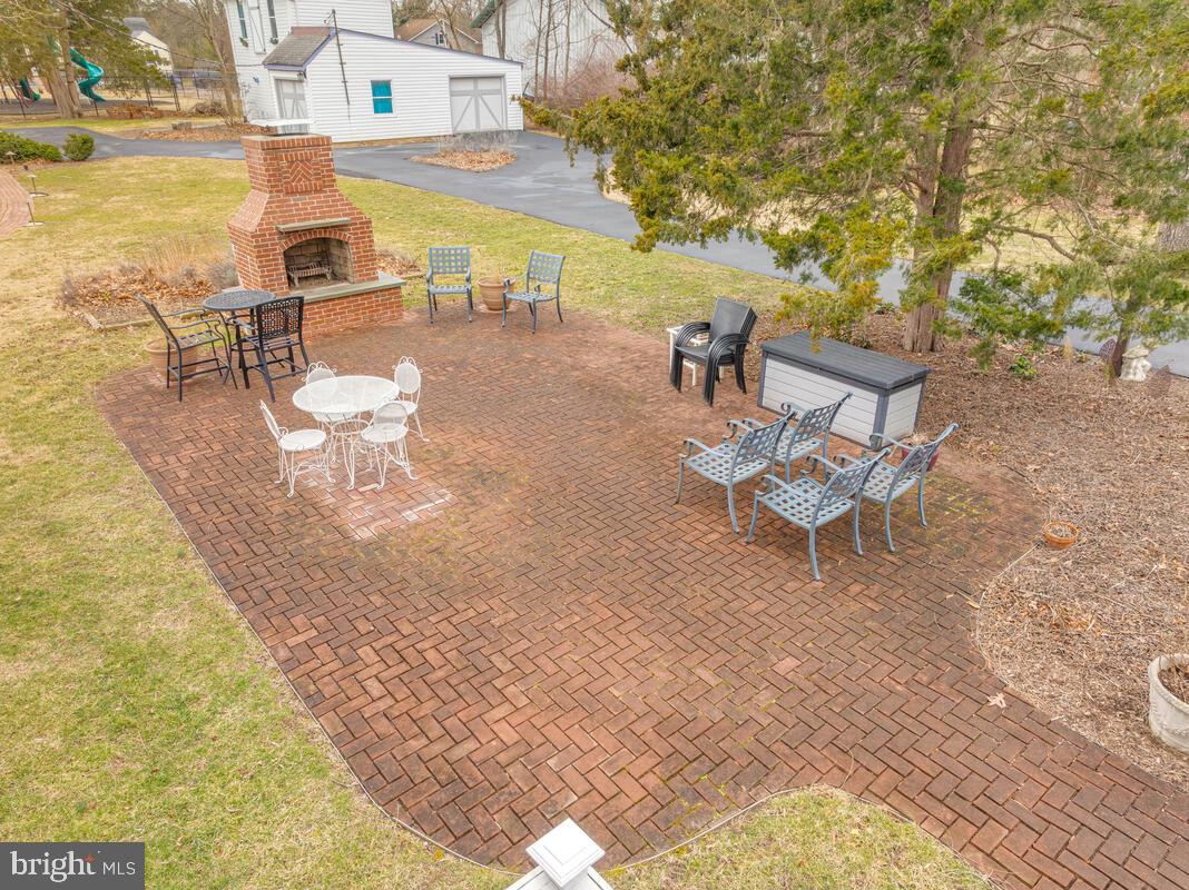 1110 Montgomery St Property Photo 80