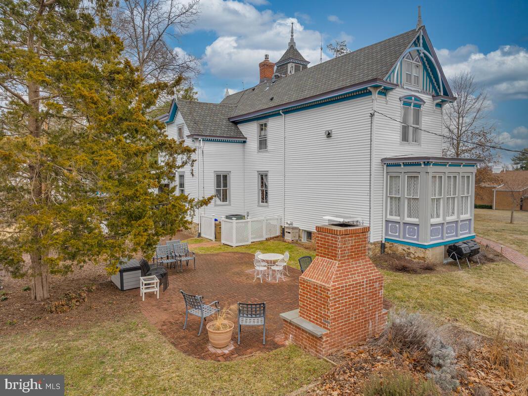 1110 Montgomery St Property Photo 81