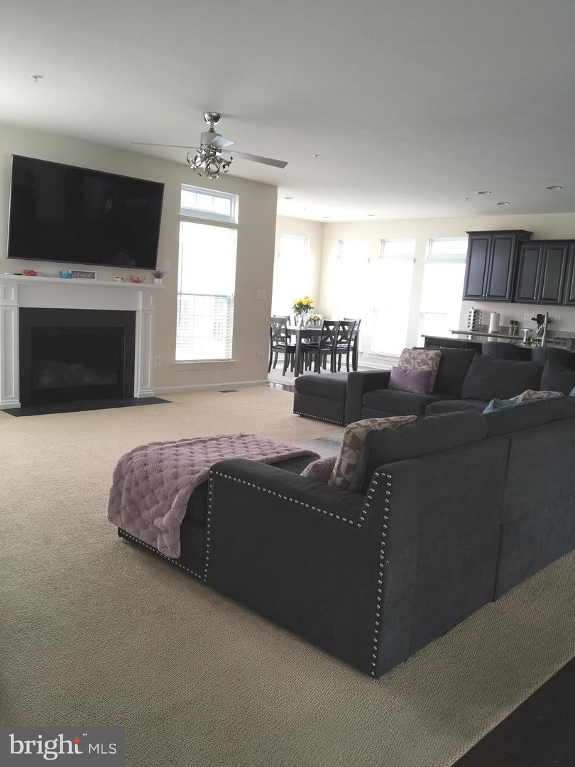 12505 Barnard Ct Property Photo 14