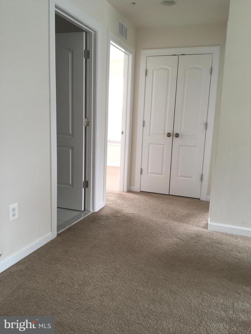 12505 Barnard Ct Property Photo 24